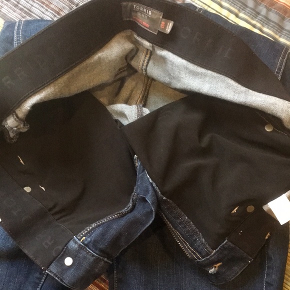 Plus Size Torrid Bomshell Skinny Premium Stretch High-Rise Dark Wash Jeans 16R - Picture 10 of 12